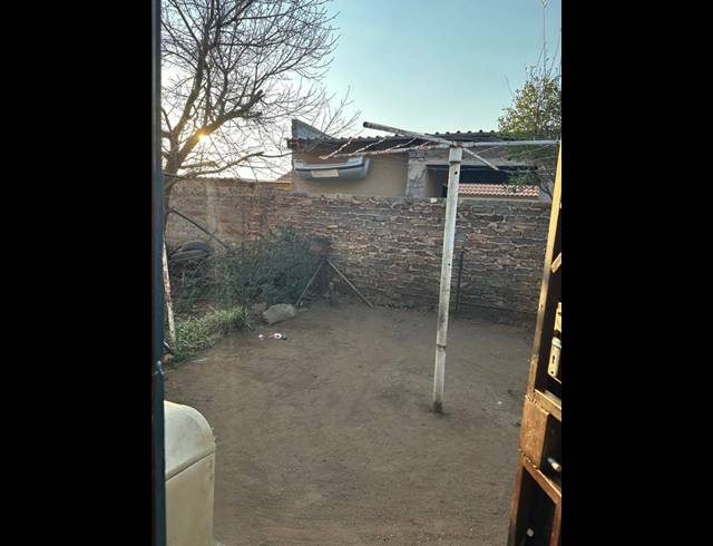 2 BEDROOM HOUSE FOR SALE IN LUFHERENG